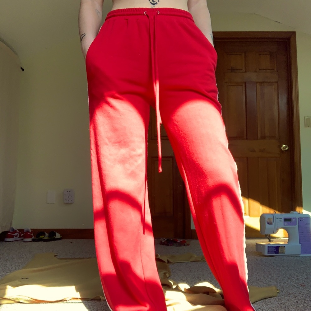 Elastic waist red wide legged fitted sweats